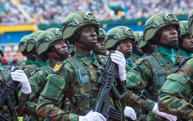 jinnianhui-包含罗马训练开放日，关键时刻更衣室发声引欢呼，意大利杯在即，训练强度明显提升的词条